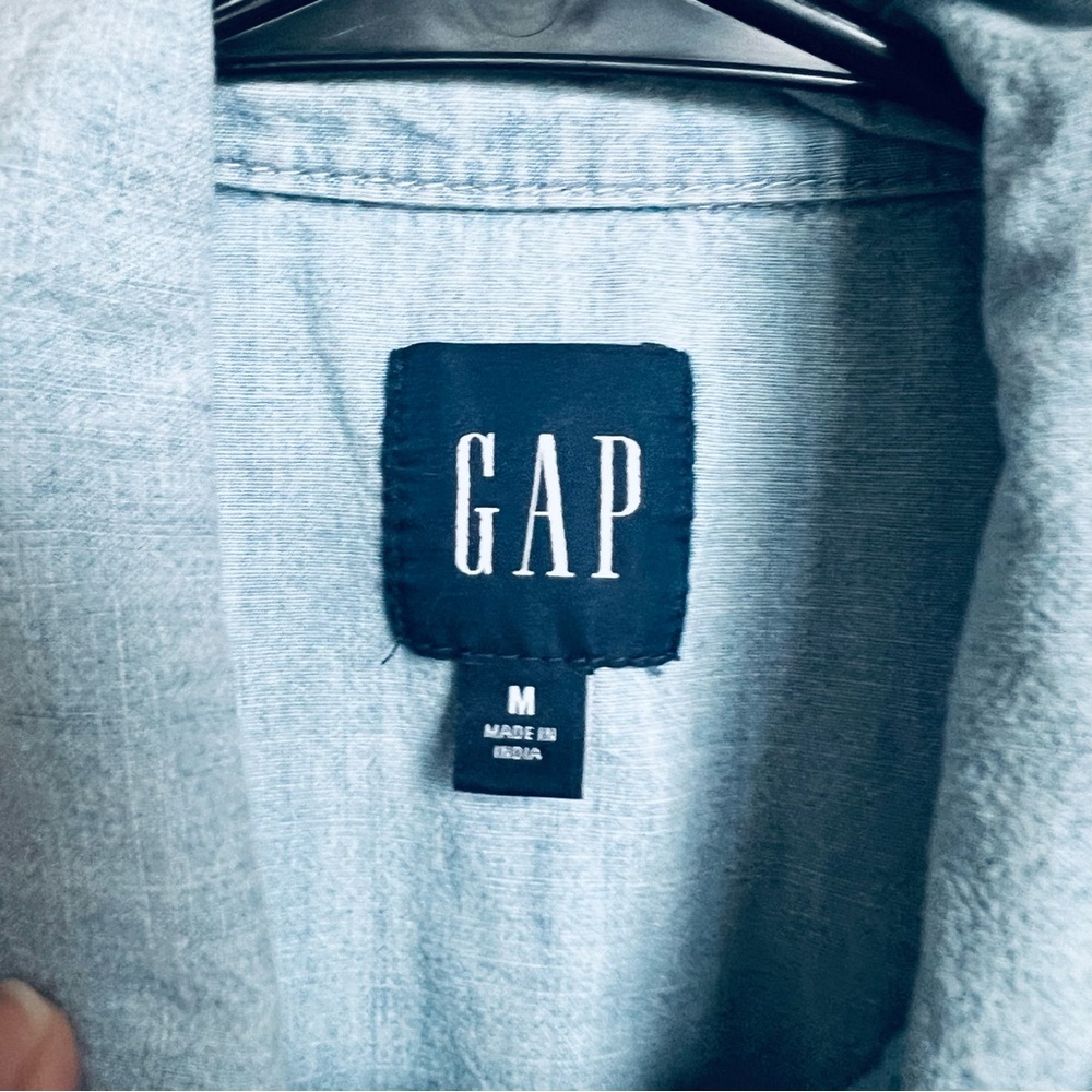 Gap Light Blue Chambray Vaca Button Down Shirt M - image 5